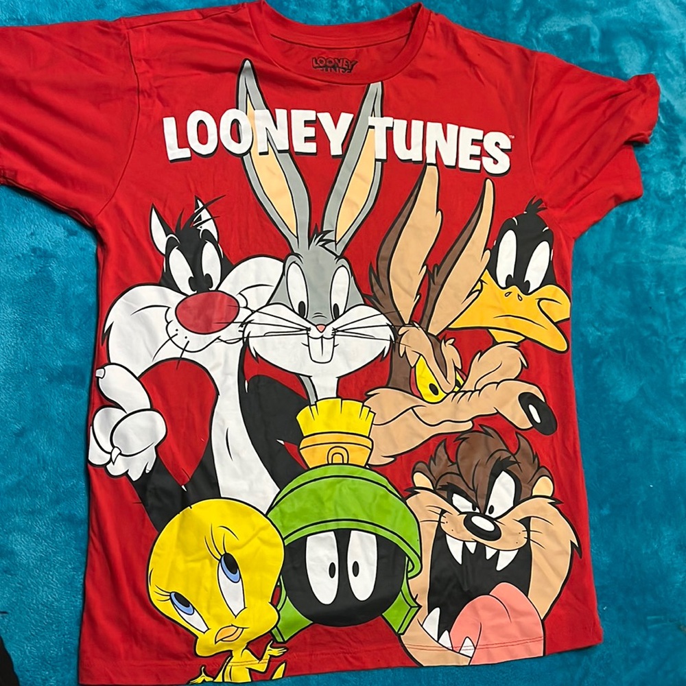 Red looney tunes shirt size small